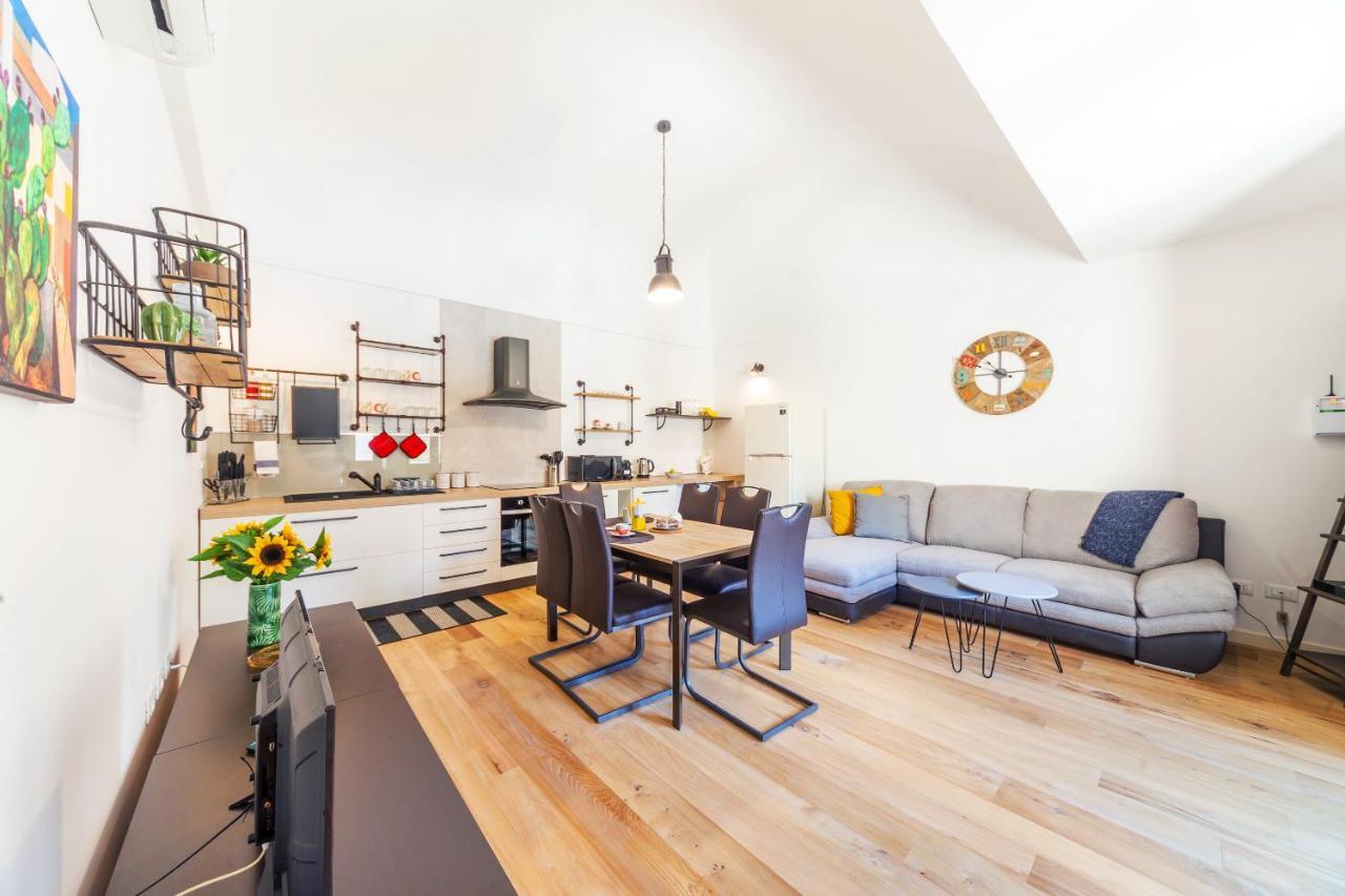 Vakalu-Piazza Duomo Charming Apartment Syracuse Esterno foto