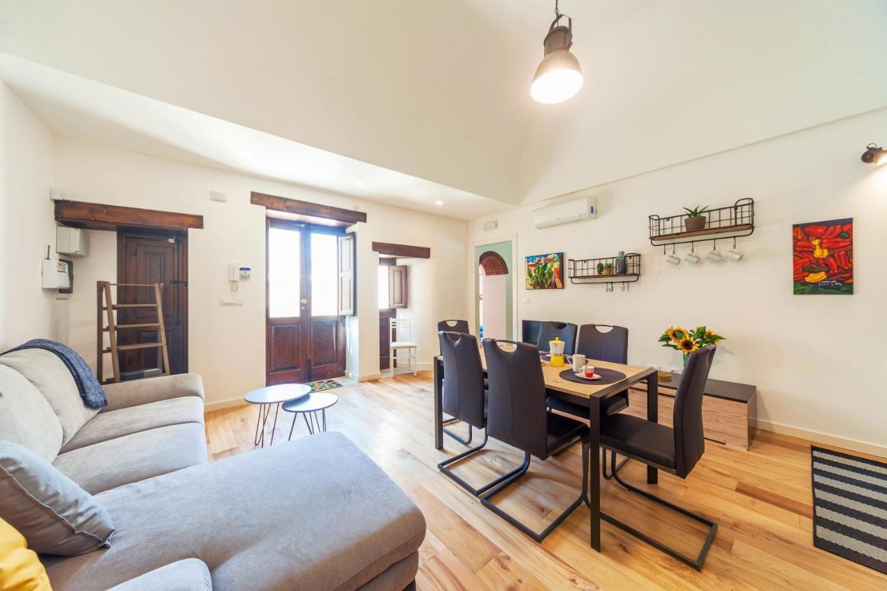 Vakalu-Piazza Duomo Charming Apartment Syracuse Esterno foto